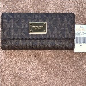 NWT Michael Kors Jet Set Checkbook Wallet - Brown